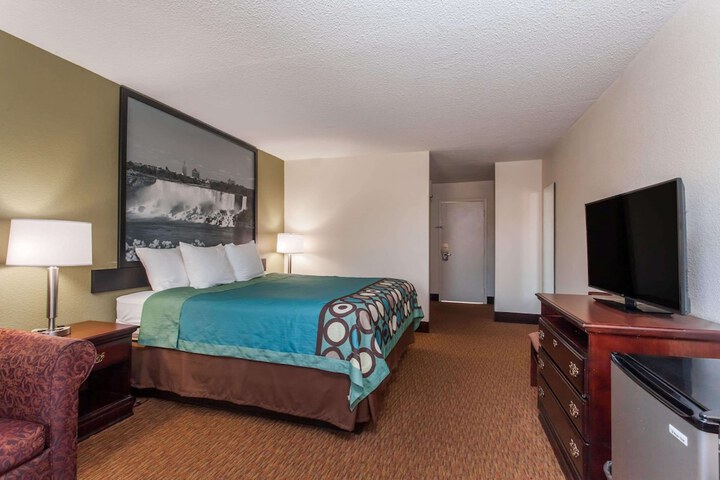 Room 10 of 29
