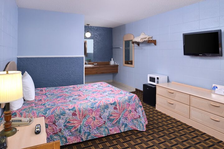 Room 8 of 24