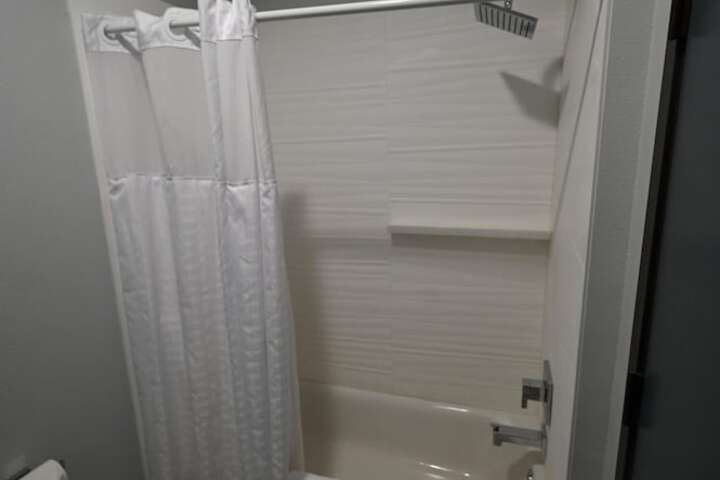 Room 52 of 75