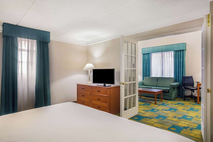 Room 12 of 28
