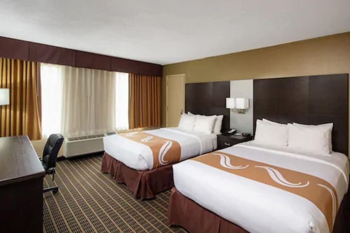 Room 32 of 60
