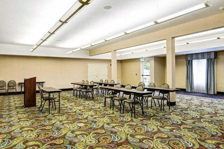 Comfort Suites near Hot Springs Park