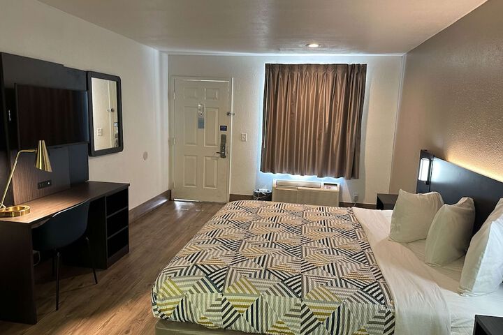 Room 33 of 50