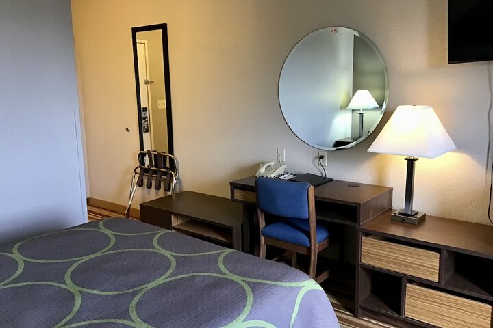 Super 8 by Wyndham Helena