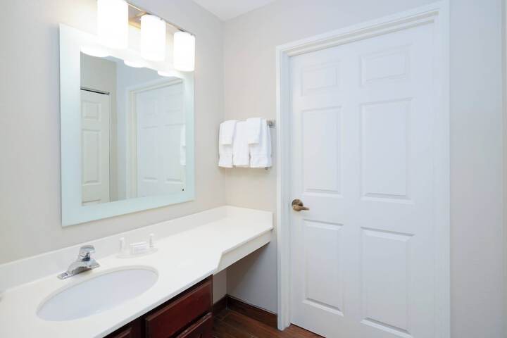 Room 14 of 33