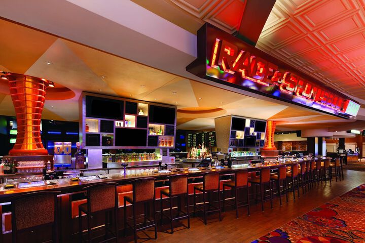 Lounge 120 of 134