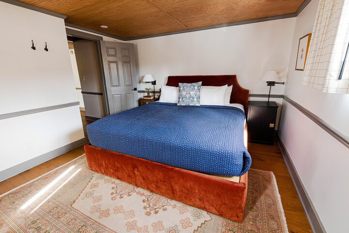 Room 48 of 76