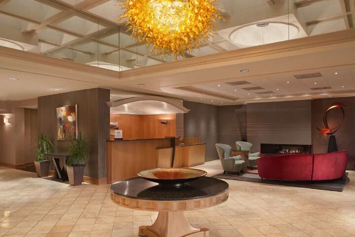 DoubleTree by Hilton Akron Fairlawn
