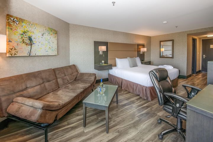 Coast Lonsdale Quay Hotel