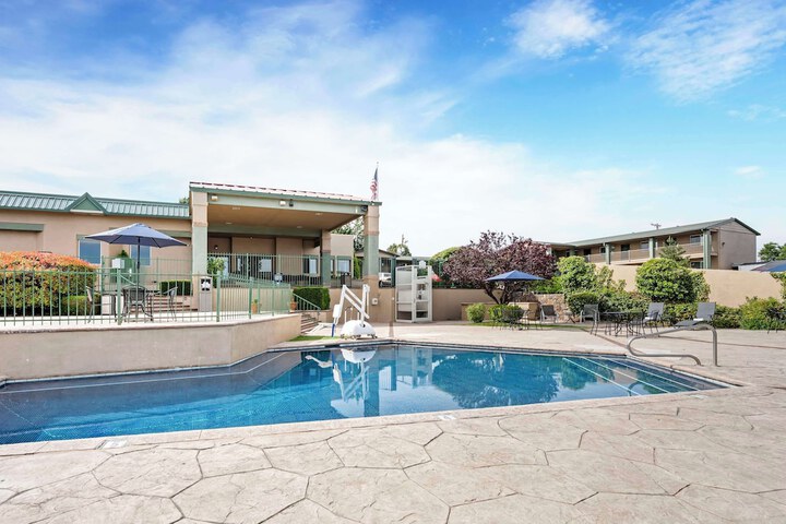 Pool 6 of 43