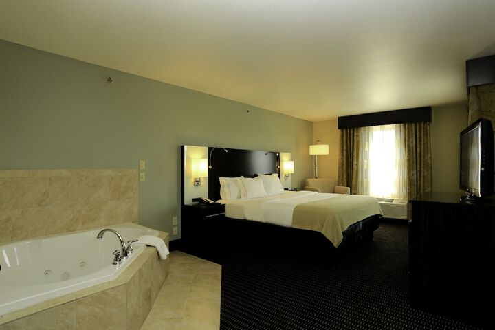 Room 12 of 28