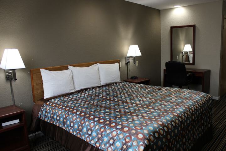 Super 8 by Wyndham Missouri Valley