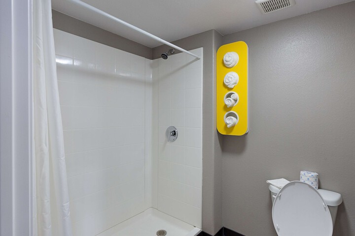 Room 11 of 34