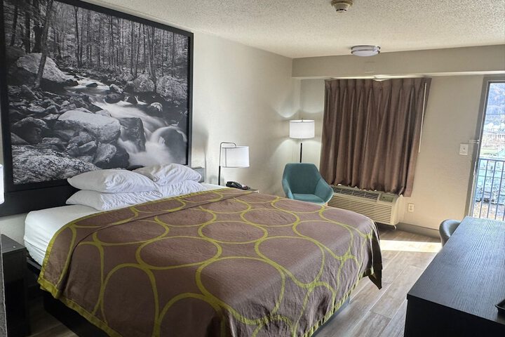 Room 5 of 13