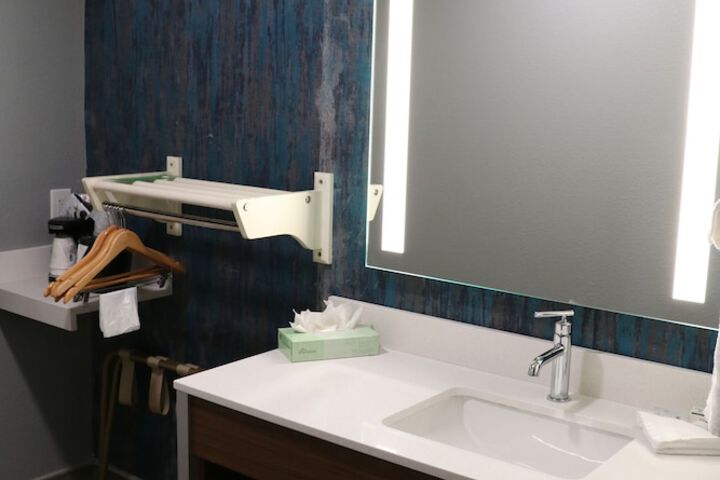 La Quinta Inn & Suites by Wyndham Chicago Gurnee