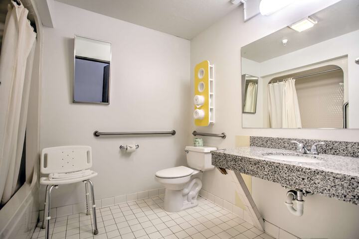 Room 25 of 27
