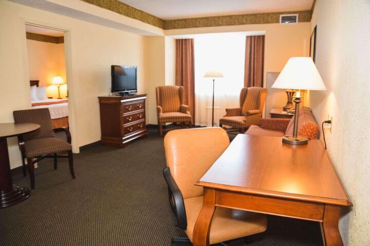 Room 6 of 16