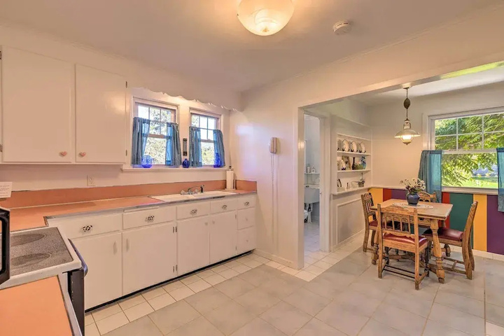 Near Wineries: Historic North Fork Farmhouse!