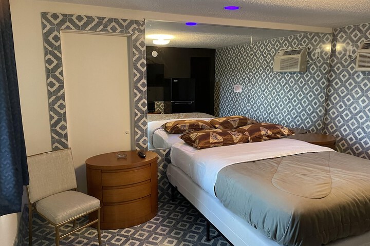 Carole Motel