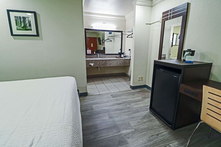 Room 49 of 74