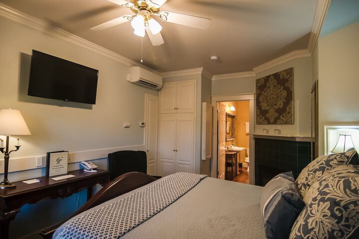 Room 12 of 144