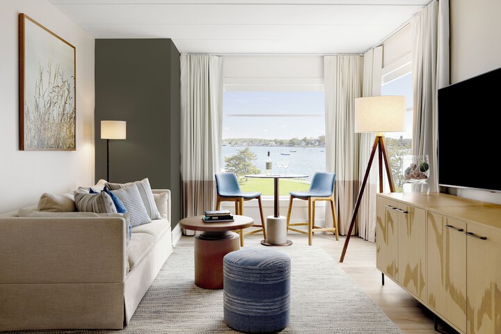 Newport Harbor Island Resort