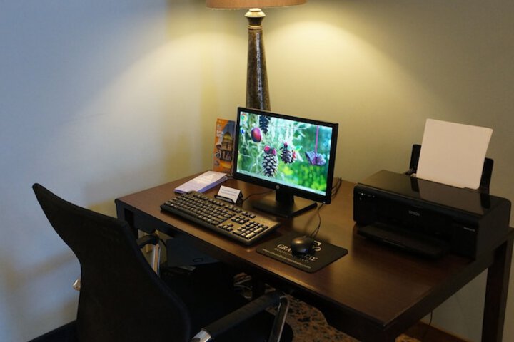 Business Center 33 of 34