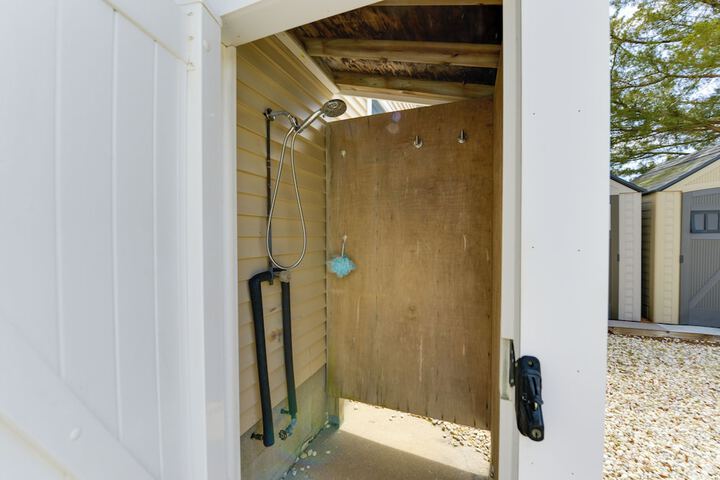 Avalon Vacation Rental w / Porch & Grill!