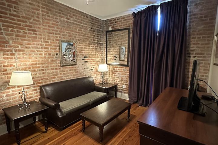 Room 34 of 47