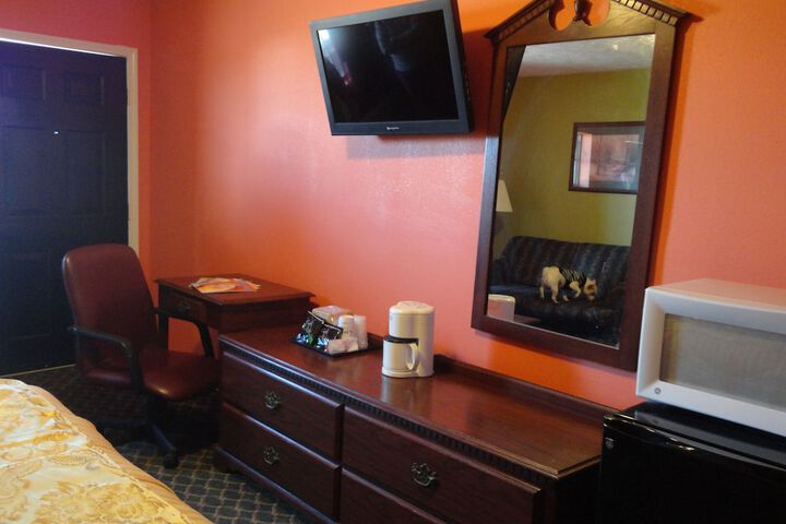 Room 11 of 23