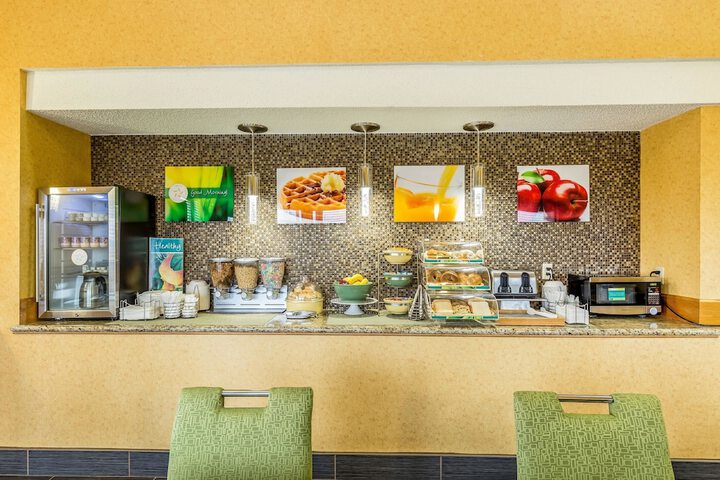 Breakfast/Coffee Service 26 of 40