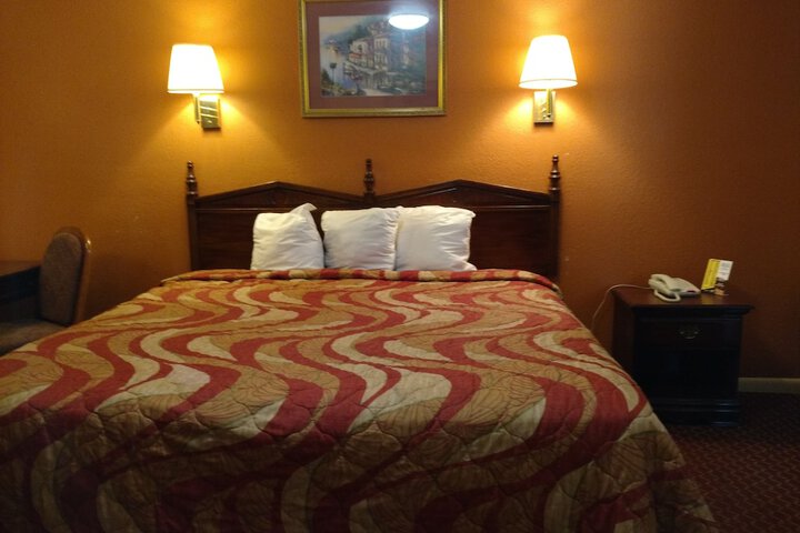 Room 33 of 41