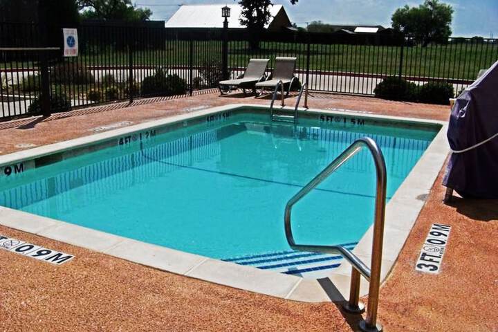 Pool 6 of 24