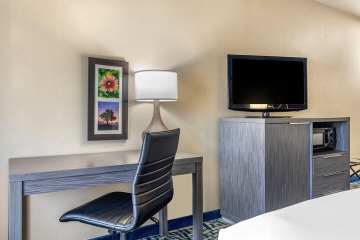 Comfort Inn & Suites Pauls Valley - City Lake