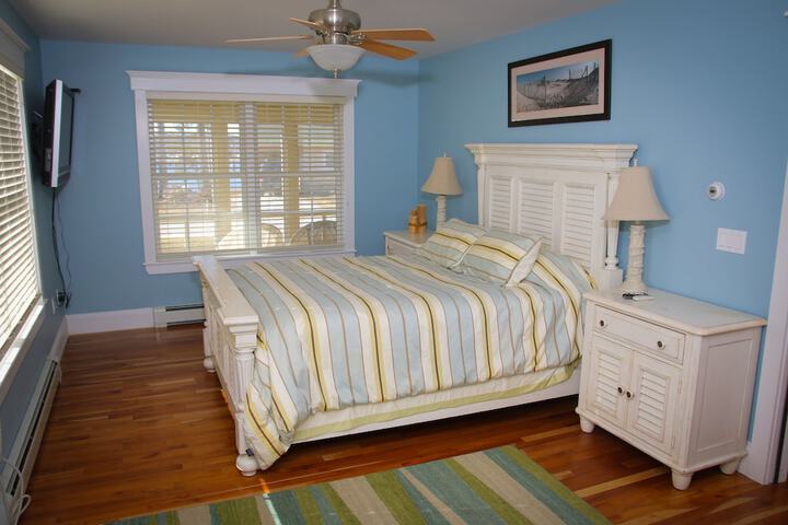 Room 183 of 373