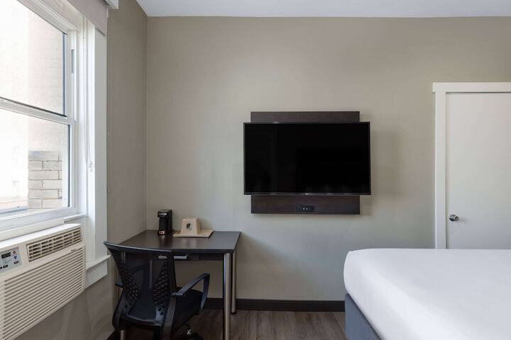 Room 12 of 37