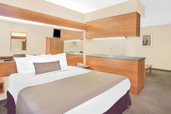 Room 14 of 37