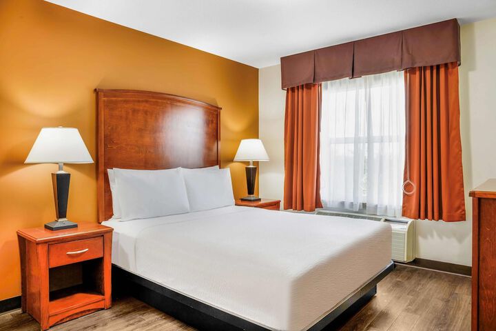 Days Inn & Suites by Wyndham Sherwood Park Edmonton