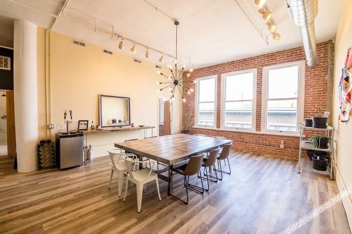 Penthouse Loft in The Heart of Downtown