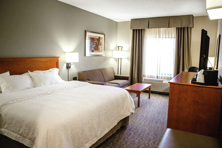 Room 6 of 25