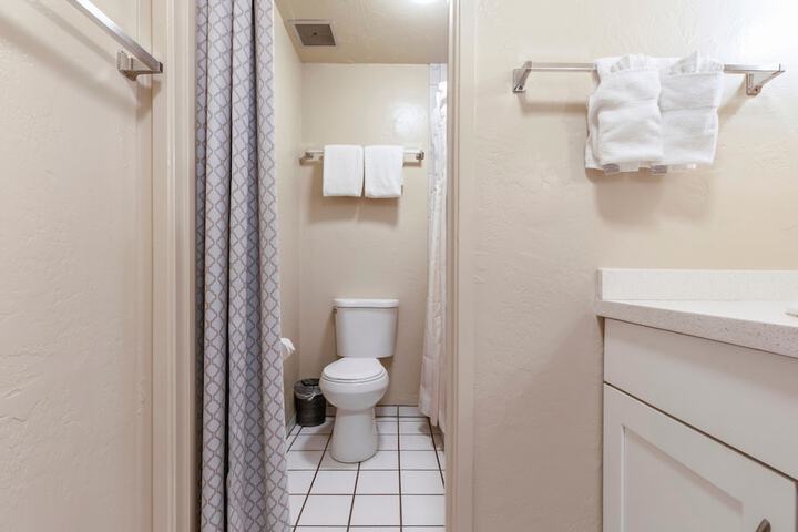 Plantation Hale Suites