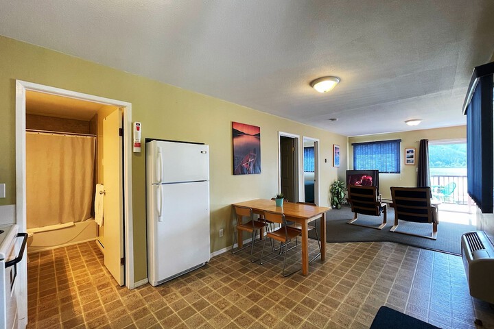 Room 7 of 18