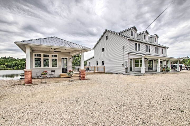 Lakefront Studio Guest Home on Hermann Wine Trail!
