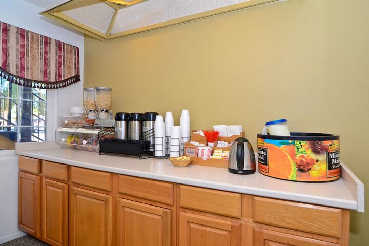 Breakfast/Coffee Service 21 of 22