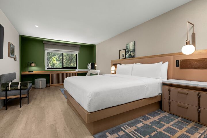The Inelle Oakhurst Yosemite, a Tribute Portfolio Hotel