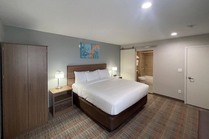 MainStay Suites Bronx - Belmont