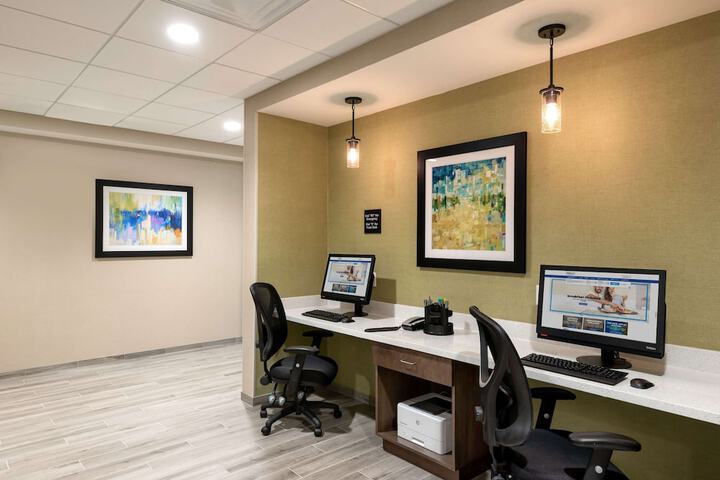 Business Center 31 of 32