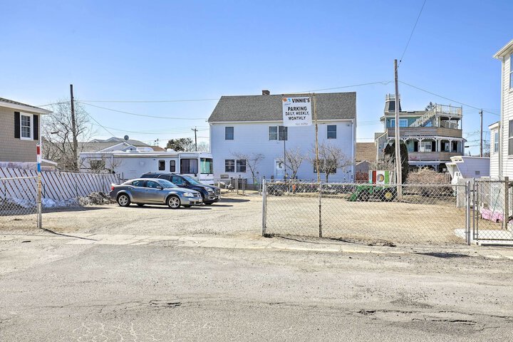 Seaside Escape w / Porch + Direct Beach Access
