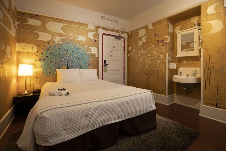 Room 27 of 89