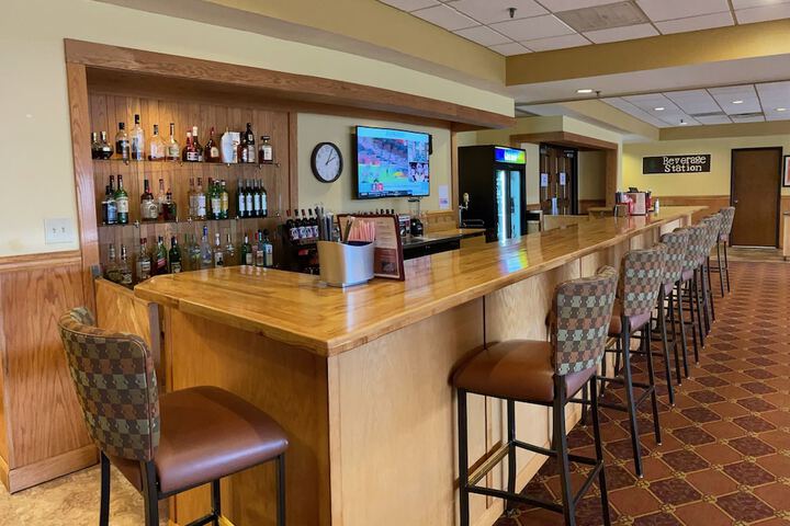 Days Inn & Suites by Wyndham Sutton Flatwoods